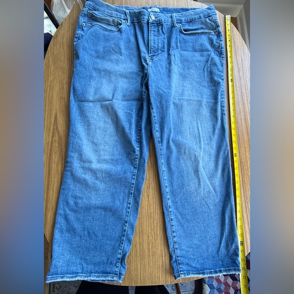 Good American “Always Fits” Good Legs Straight Jeans Size 20–26 - Picture 4 of 7